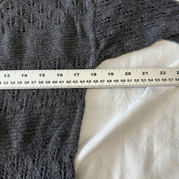 DKNY Jeans Women's Gray Knit Long Sleeve Lightweight Sweater Size Medium - Picture 5 of 8